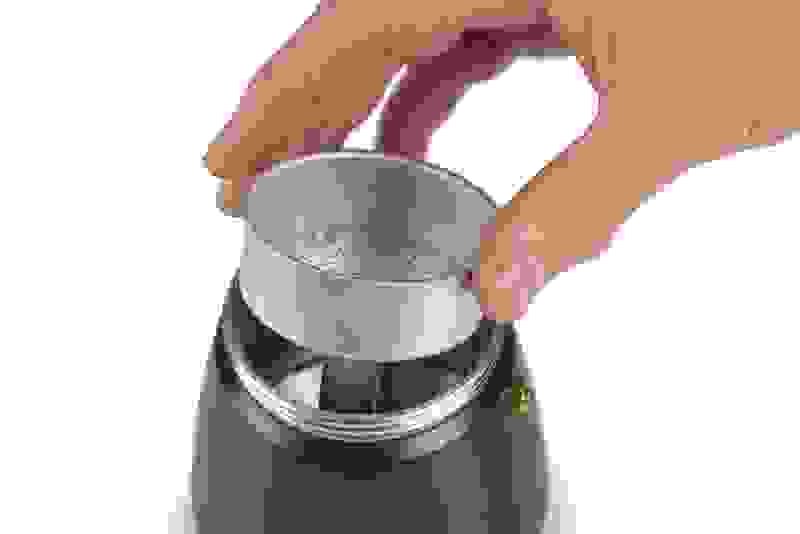 ccw029_fox_cookware_espresso_maker_6_cup_base_detail_2jpg
